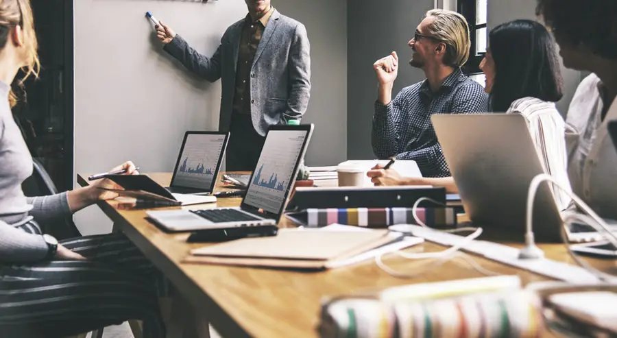Direção criativa e estratégia de marketing